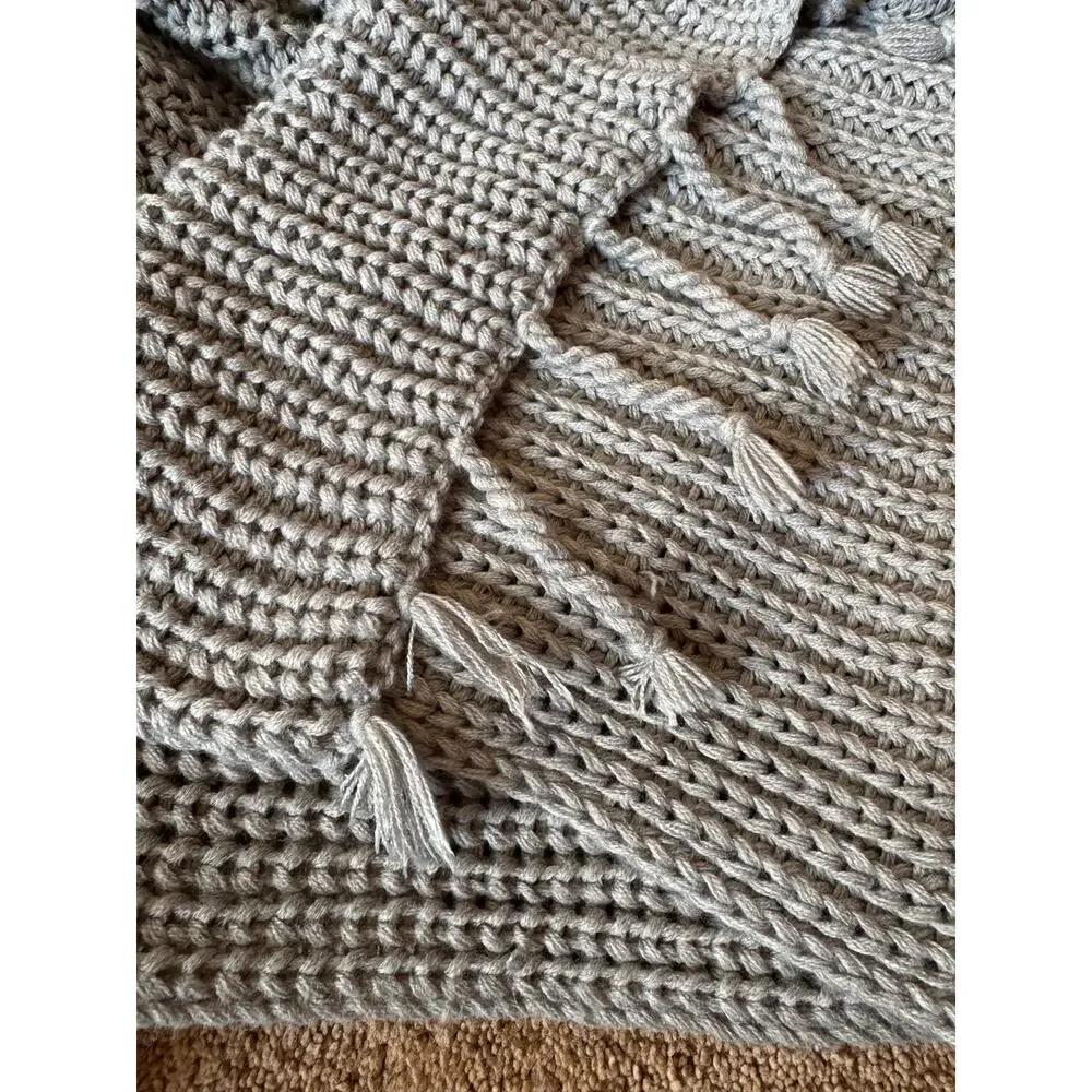 Pottery Barn Chunky knit blanket with tassels in gray size 60” x 50